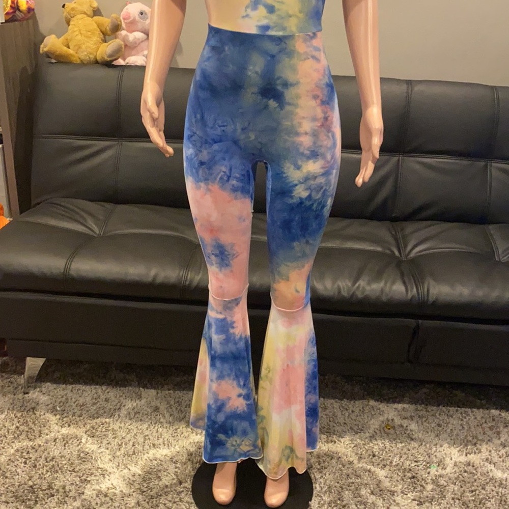 Posh by V Tie dye flare backless jumpsuit - Picture 3 of 6